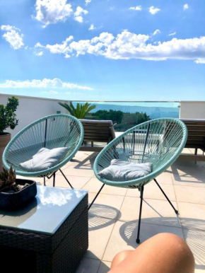 Bubbles Penthouse with Jacuzzi